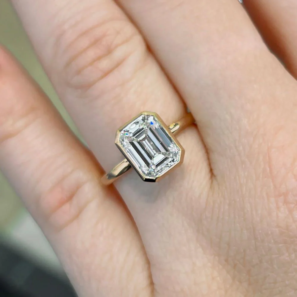 How emerald cut rings create depth and dimension