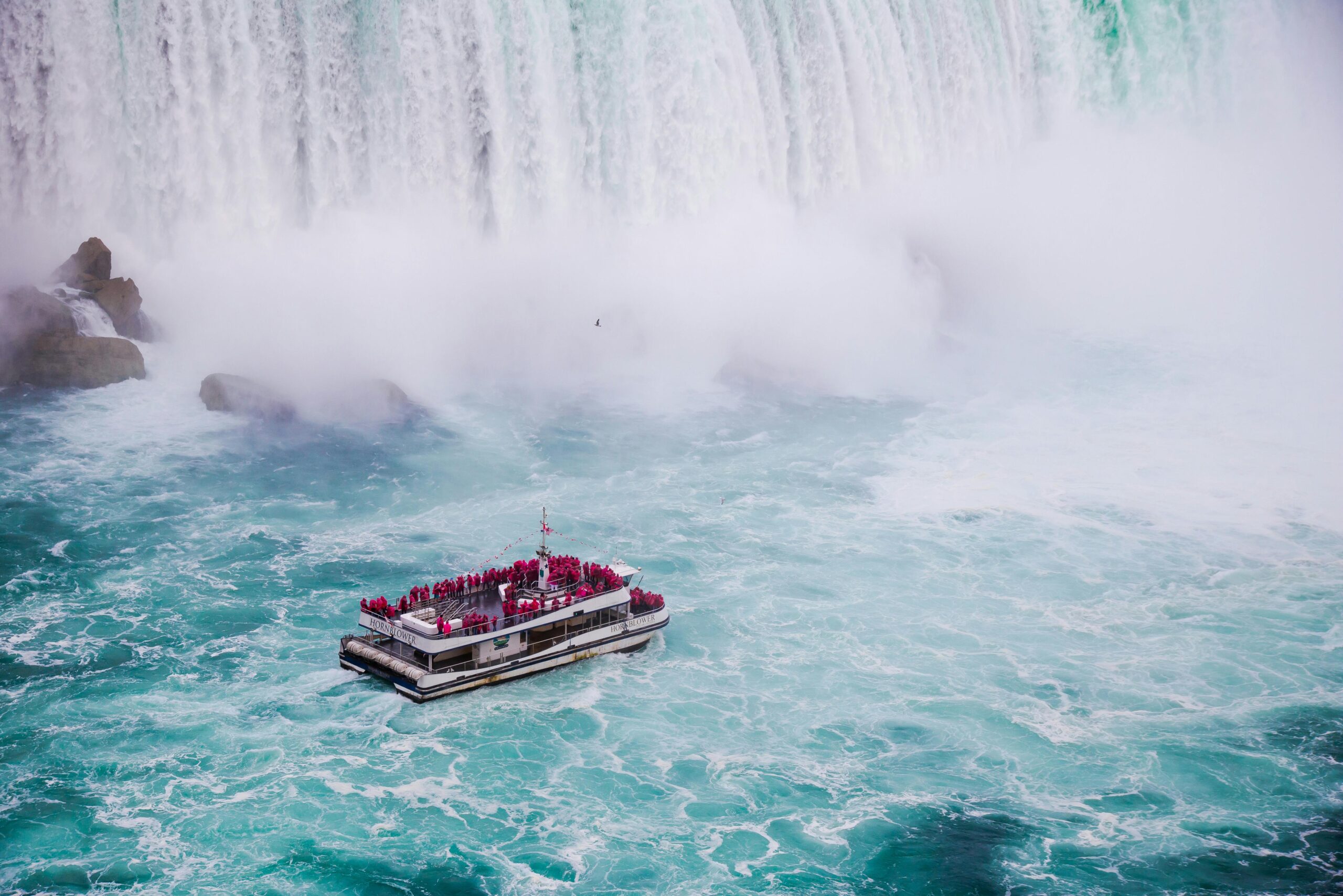 Your Ultimate 2025 Guide to Taking a Boat from Toronto to Niagara Falls